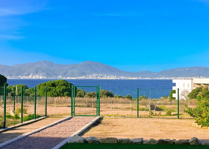 T3 Vue 100 M2 De Jardin 'd' *